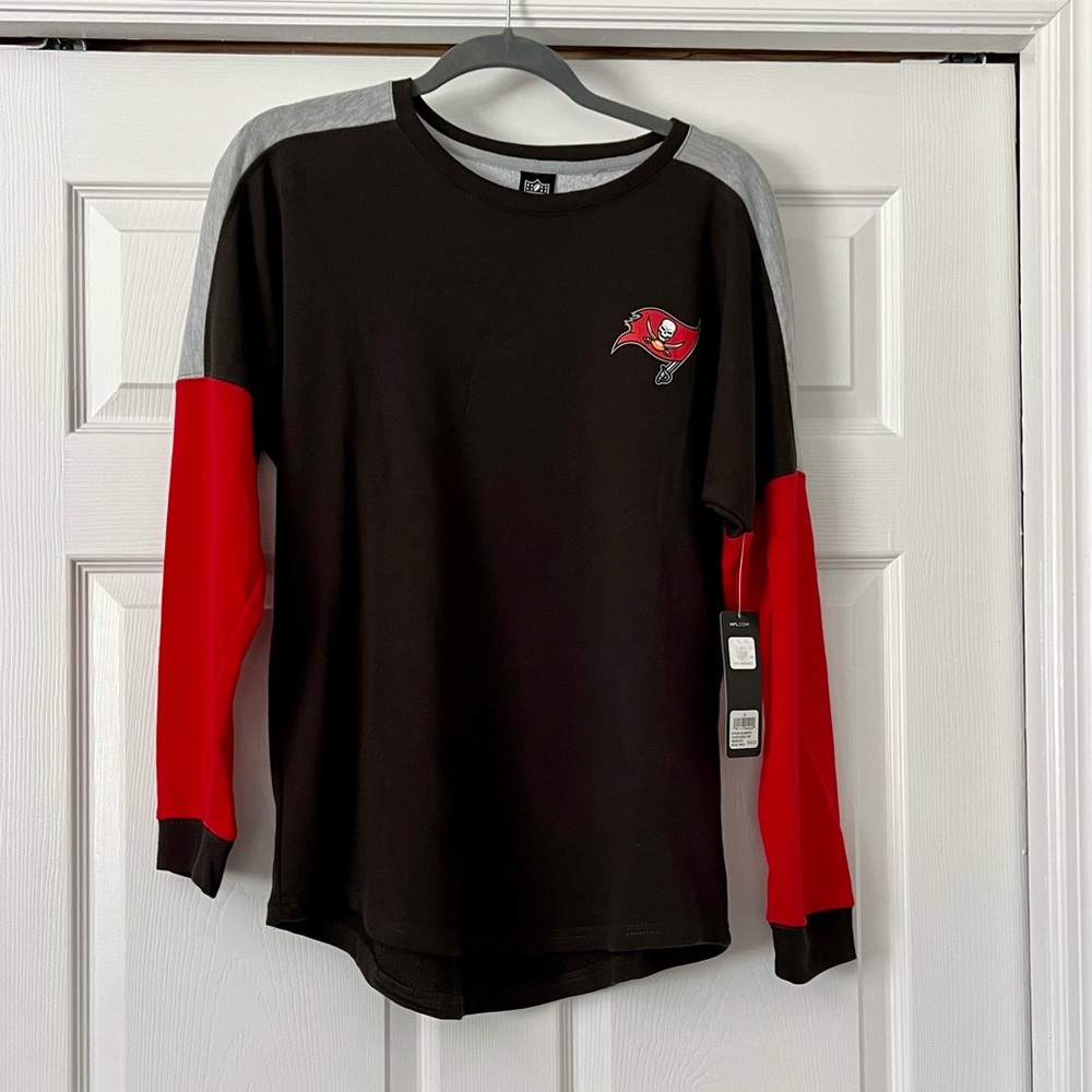 Tampa Bay Buccaneers L/S sweatshirt NWT
